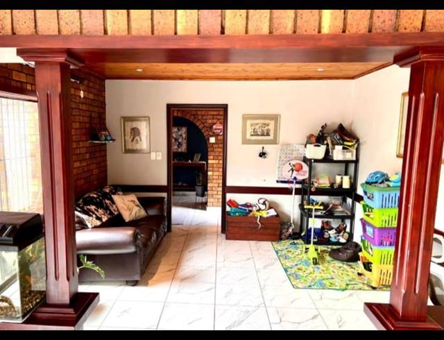 4 BEDROOM FREEHOLD FOR SALE IN GLENVISTA